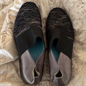 Thierry Rabotin Black and Silver Textured Loafers